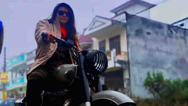 योगी और मोदी सरकार के खिलाफ लगातार साधती रहती हैं निशाना