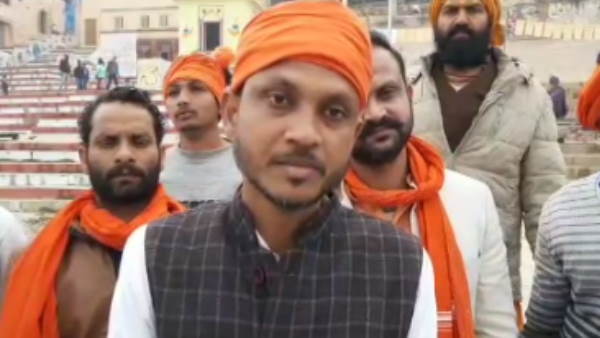 Controversial posters on the ghats of Kashi by VHP Bajrang Dal