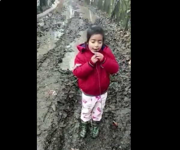 'इतनी गंदी रोड है की मेहमान भी नहीं आ सकते'