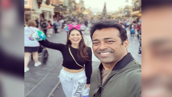 मैजिक किंगडम पार्क में एन्जॉय करते दिखे किम-पेस