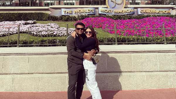 डिज्नी थीम पार्क में किम संग लिएंडर पेस