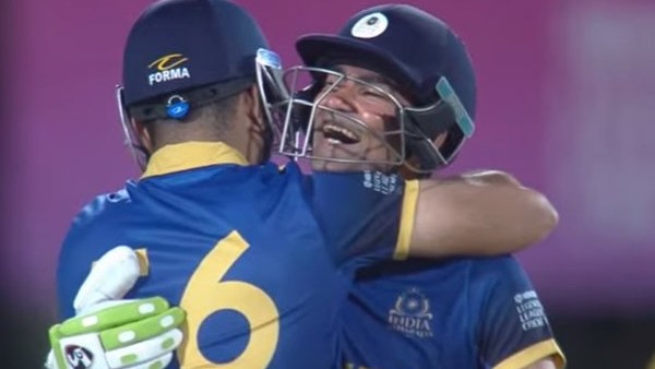 मोहम्मद कैफ ने भी ठोंका अर्धशतक