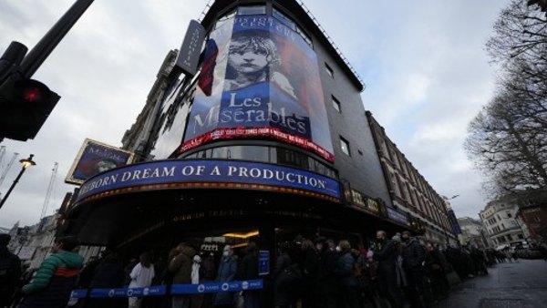 ...जब 8 घंटे लाइन में खड़े रहे