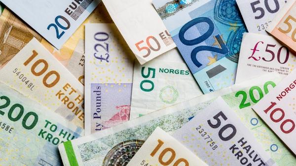 हर जगह लगा लेते हैं लाइन