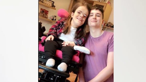 8 साल का है फर्क