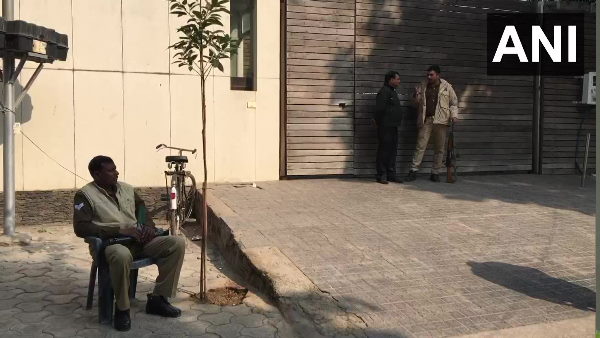 मानसी चंद्रा के घर पर भी आईटी की रेड