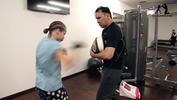 आज दुनिया की सबसे ताकतवर लड़की हैं इव्निका