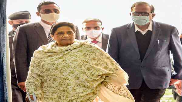 यूपी में चुनाव से पहले की रैलियों में पीछे है बसपा यूपी में चुनाव से पहले की रैलियों में पीछे है बसपा