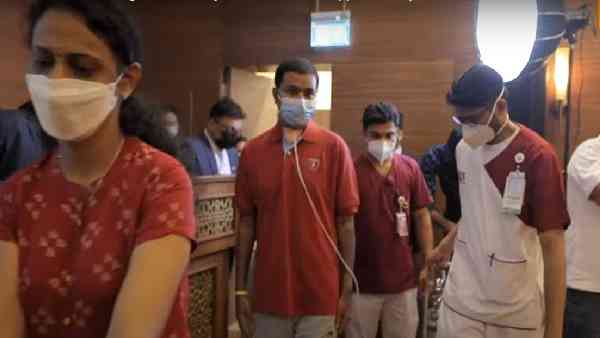 पत्नी को जॉब और बच्चे को पढ़ाई खर्च का ऑफर