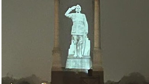 अभी लगी है होलीग्राम प्रतिमा