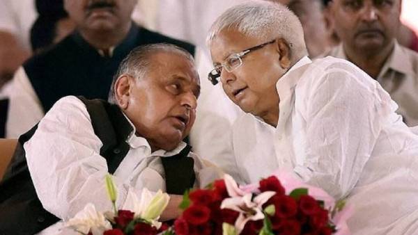 लालू यादव और मुलायम सिंह के बनते बिगड़ते रिश्ते