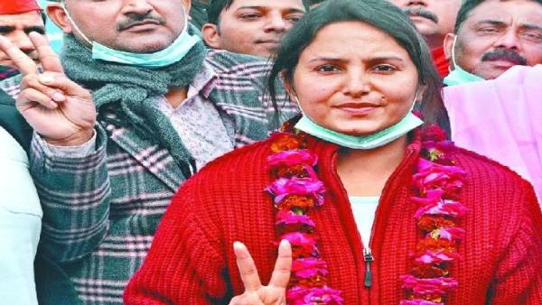 रूपाली दीक्षित: पिता पूर्व नेता, अब जेल में रूपाली दीक्षित: पिता पूर्व नेता, अब जेल में