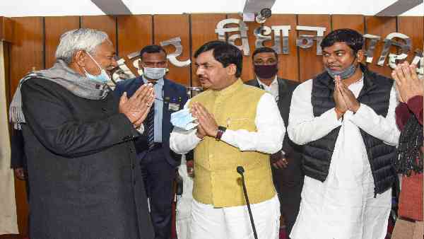 एनडीए में भी शुरू है विवाद एनडीए में भी शुरू है विवाद