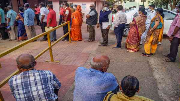 गैर-जमानती धाराओं में केस है दर्ज