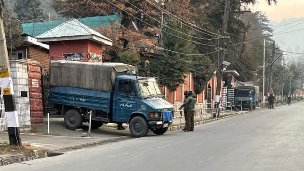 omar abdullah tweet his house photo and said welcome 2022 with police action omar abdullah tweet his house photo and said welcome 2022 with police action