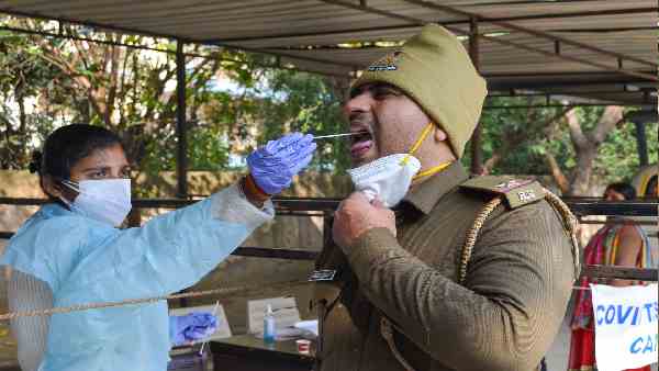 ओमिक्रॉन को हल्के में ना लें-एक्सपर्ट