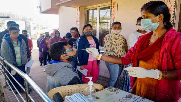 जंगल की आग की तरह फैल रहा है ओमिक्रॉन जंगल की आग की तरह फैल रहा है ओमिक्रॉन