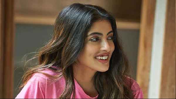 फैन ने नव्‍या के सफेद बाल देखकर पूछा ये सवाल 