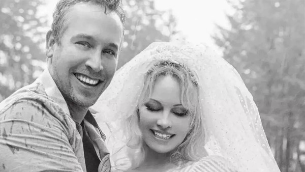 लॉकडाउन में हुआ बॉडीगार्ड से प्यार