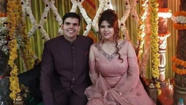 सपा नेता रहे अनिल यादव से हुई है पंखुड़ी की शादी