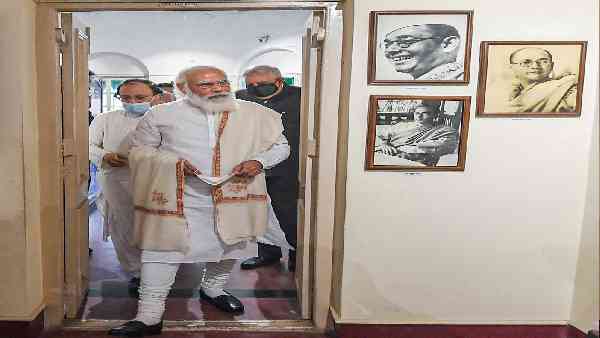 बंगाली भद्र मानुष वाली वेशभूषा!