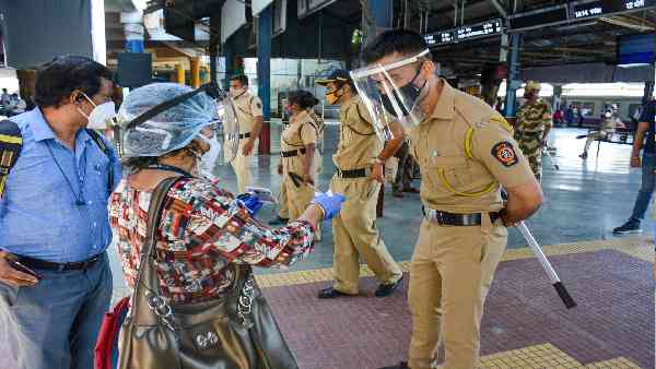 पुलिस कमिश्नर ने कई अफसरों को कार्यमुक्त नहीं किया