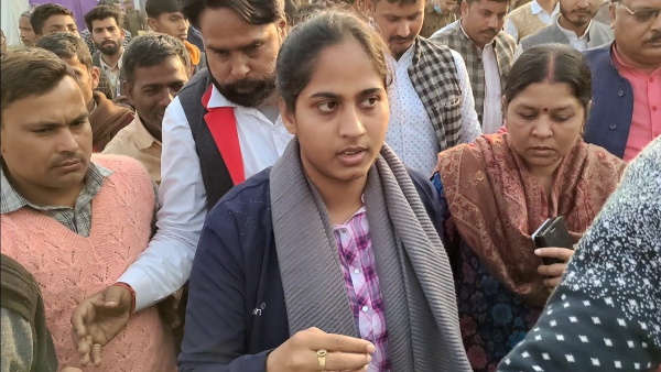 (पूनम पांडेय - शाहजहांपुर सदर विधानसभा सीट) (पूनम पांडेय - शाहजहांपुर सदर विधानसभा सीट)