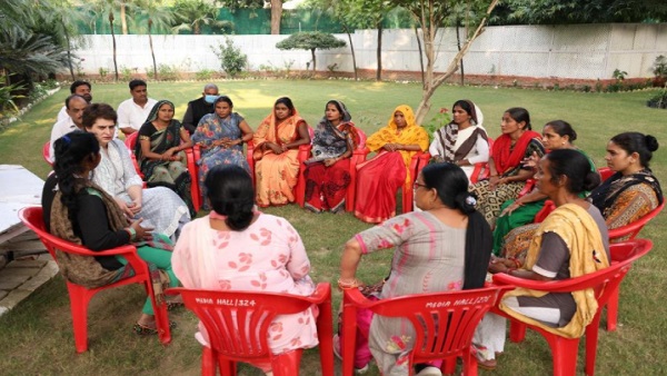 पूनम पांडेय के साथ UP पुलिस ने किया हिंसक व्यवहार