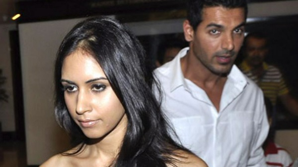 फिल्मी पार्टियों और इवेंट से दूर रहती हैं प्रिया फिल्मी पार्टियों और इवेंट से दूर रहती हैं प्रिया