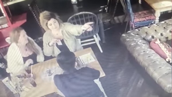 हाथ में रखा पैन खुद गिर गया