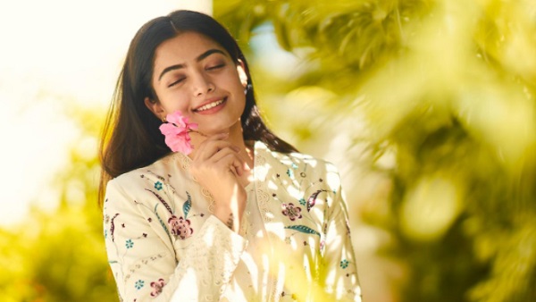 ढेर सारी लग्जरी कारें भी हैं रश्मिका के पास ढेर सारी लग्जरी कारें भी हैं रश्मिका के पास