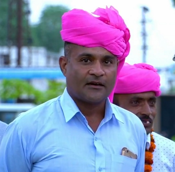 आर्मी अफसर का बेटा है साहिल