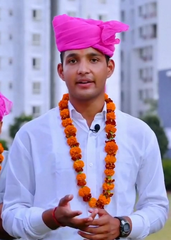 हाथ पर मौली बंधी देखकर पूछा मुस्लिम वाला सवाल