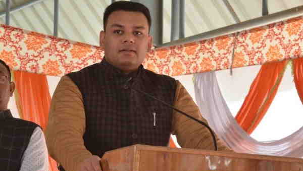 संदीप के पास नहीं है कोई अपनी कार संदीप के पास नहीं है कोई अपनी कार