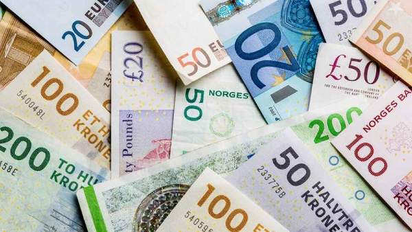 लोगों ने खर्च किए पैसे लोगों ने खर्च किए पैसे