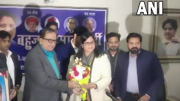 Seema Kushwaha lawyer of 2012 Nirbhaya case Delhi joins Bahujan Samaj Party in lucknow Seema Kushwaha lawyer of 2012 Nirbhaya case Delhi joins Bahujan Samaj Party in lucknow