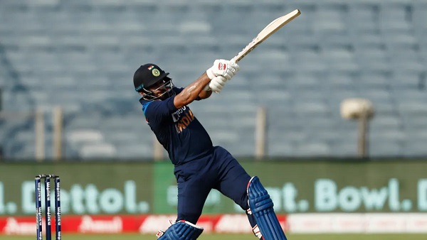 पंत-राहुल ने दी अच्छी शुरुआत, मध्यक्रम ने किया निराश