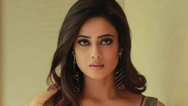 लड़कियों को सिखाया जाता है थप्पड़ खाना