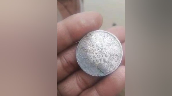 पुलिस को किया गया तैनात, सिक्के ले गए ग्रामीणों की तलाश पुलिस को किया गया तैनात, सिक्के ले गए ग्रामीणों की तलाश