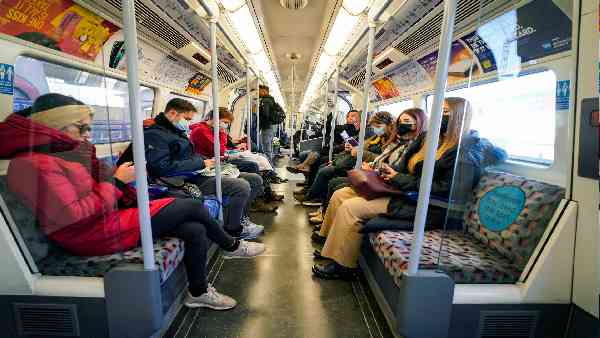 ओमिक्रॉन संक्रमितों में ये लक्षण भी दिख सकते हैं 