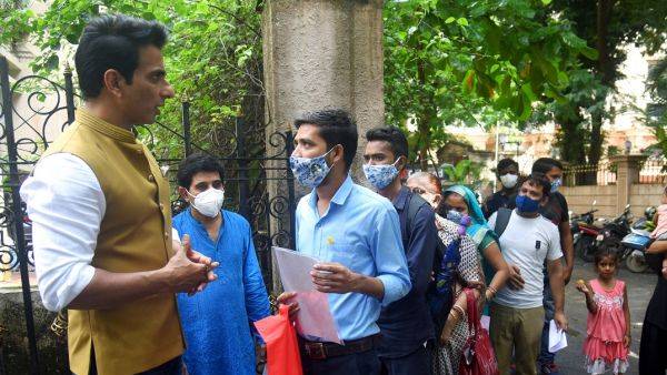 कोरोना काल में बढ़ी सोनू सूद की लोकप्रियता