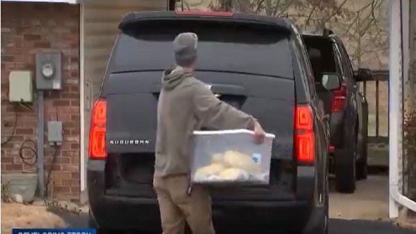 अंदर से लॉक था घर