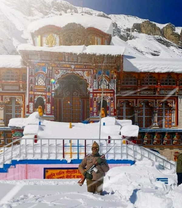 heavy snowfall in Uttarakhand: SDRF team rescued tourists, locals stranded in Dharchula
