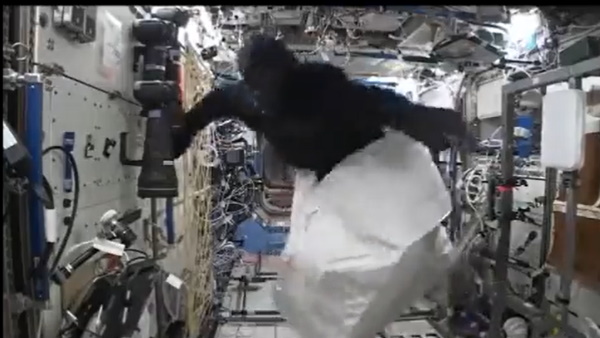 नासा ने 5 हजार डॉलर खर्च कर भेजा था ये सूट