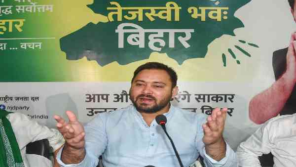 कांग्रेस से दूरी बनाए रखना चाहते हैं तेजस्वी कांग्रेस से दूरी बनाए रखना चाहते हैं तेजस्वी