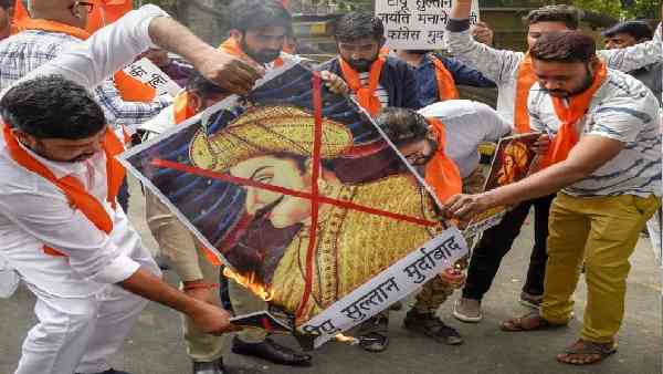 इस मामले में अघाड़ी सरकार का स्टैंड क्या है?