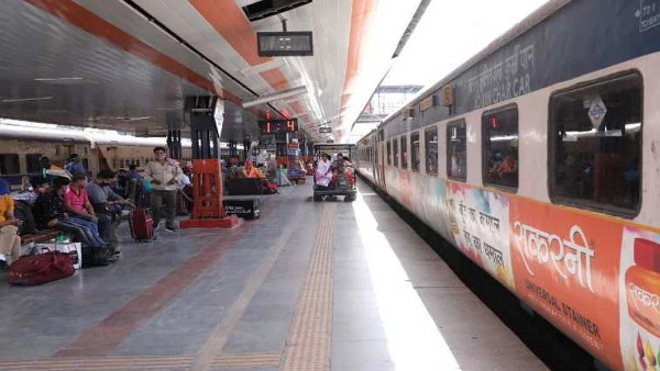 महंगा हो सकता है रेल यात्रा