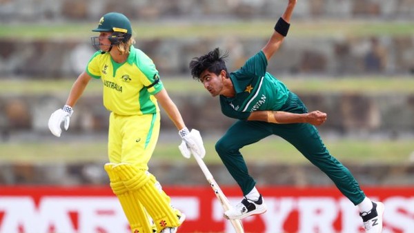 ऑस्ट्रेलियाई बल्लेबाजों ने लगातार बनाया दबाव