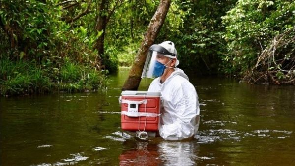 पिता को देता है कम दिखाई पिता को देता है कम दिखाई