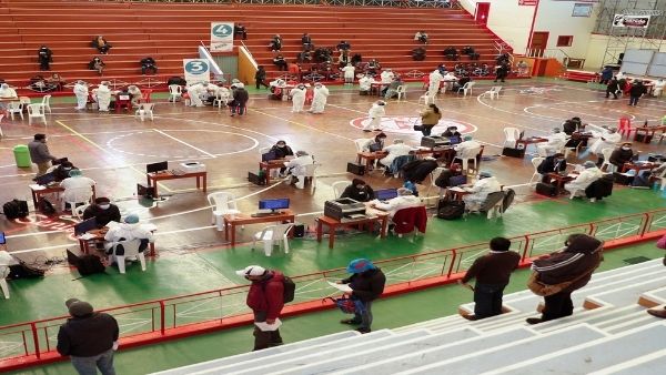 स्वास्थ्य सेक्टर पर भारी दवाब